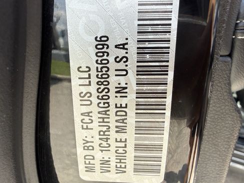Used 2025 Jeep Grand Cherokee Altitude AWD/4WD image 34