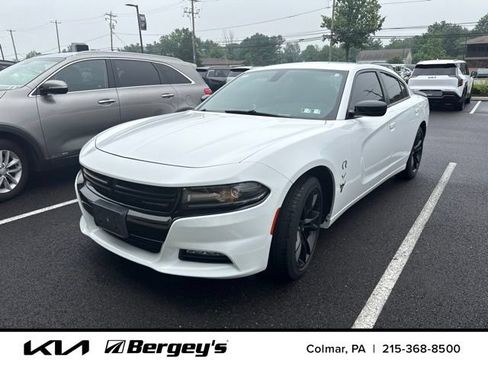 Used 2016 Dodge Charger SE w/ Blacktop Package RWD image 5