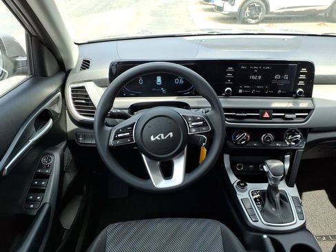 New 2026 Kia Seltos LX FWD image 11