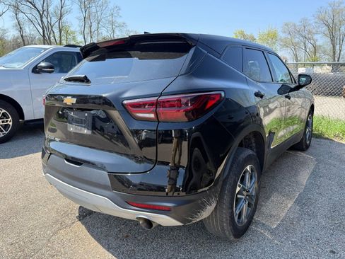 Used 2025 Chevrolet Blazer LT AWD/4WD image 2