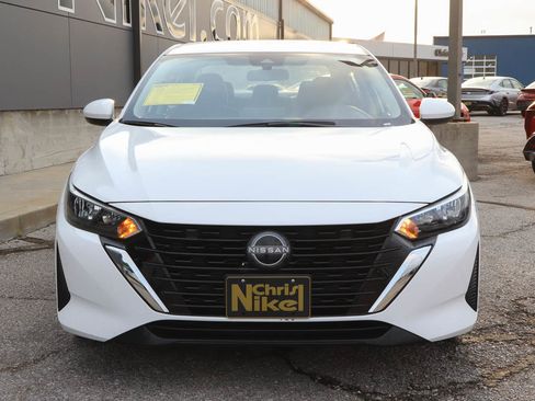 Used 2024 Nissan Sentra SV image 2