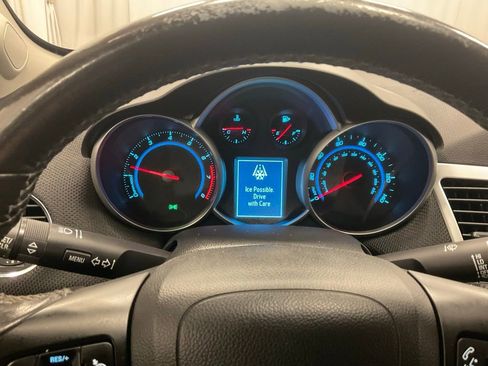 Used 2014 Chevrolet Cruze LT image 2