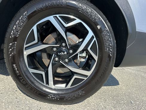 Used 2025 Kia Sportage LX image 25