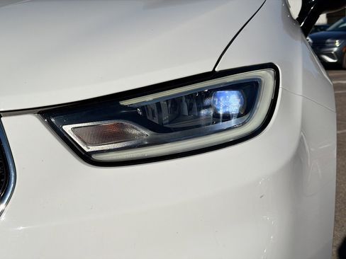 Used 2024 Chrysler Pacifica Touring-L image 9