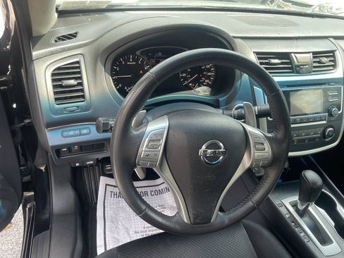Used 2017 Nissan Altima 2.5 SR w/ Midnight Edition Package FWD image 14