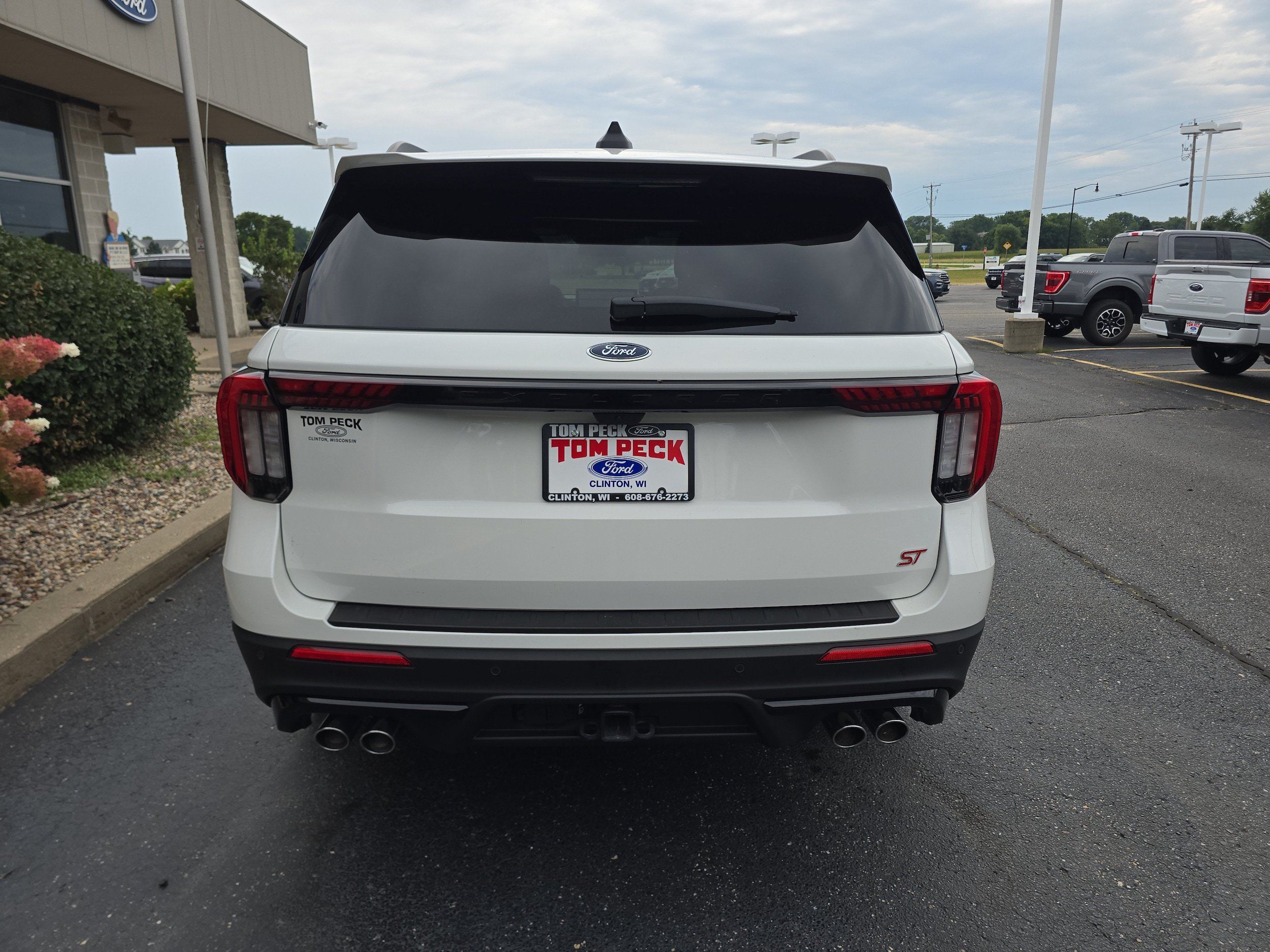 Used 2025 Ford Explorer ST AWD/4WD image 7