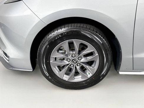 Certified 2024 Toyota Sienna XLE FWD image 46