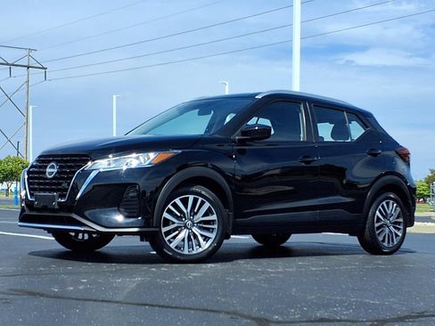 Used 2022 Nissan Kicks SV FWD image 2