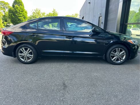 Used 2017 Hyundai Elantra SE FWD image 3