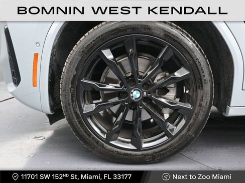 Used 2025 BMW X4 xDrive30i image 9