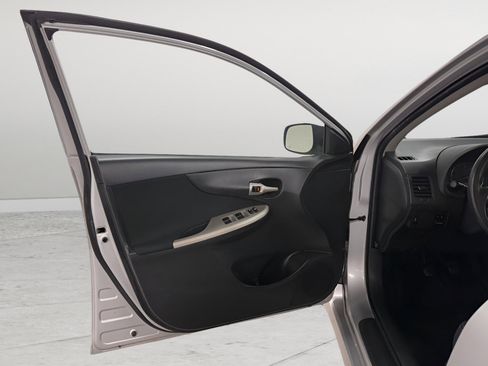 Used 2013 Toyota Corolla L image 15