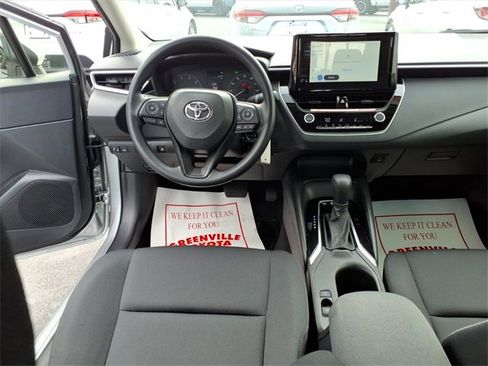 Used 2025 Toyota Corolla LE image 11