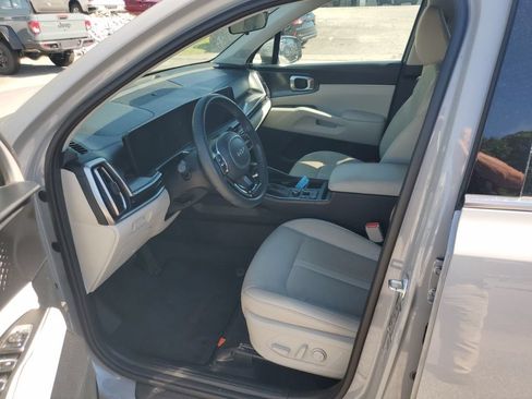 Used 2025 Kia Sorento S FWD image 8
