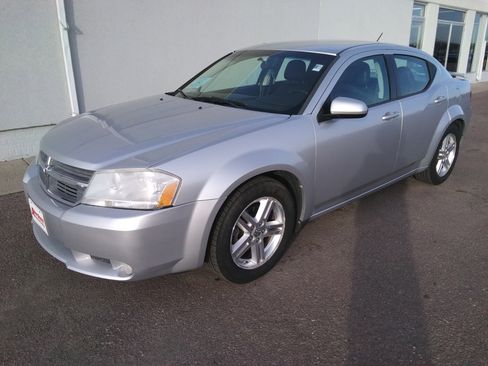 Used 2010 Dodge Avenger R/T image 2