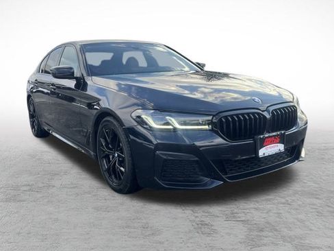 Used 2022 BMW 530i xDrive w/ M Sport Package image 3