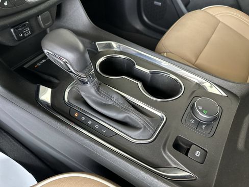 Certified 2023 Chevrolet Traverse Premier FWD image 16