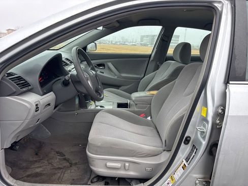 Used 2011 Toyota Camry LE image 14