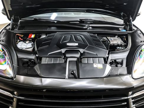 Used 2021 Porsche Cayenne S image 11