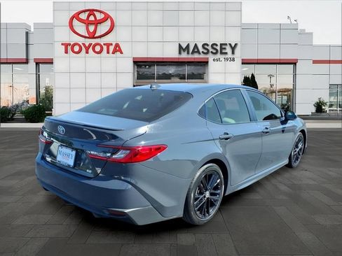 Used 2025 Toyota Camry SE w/ Convenience Package FWD image 3