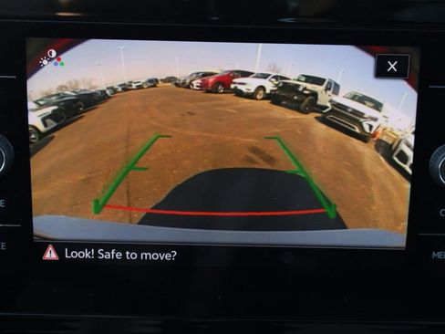 Used 2025 Volkswagen Jetta SE image 24