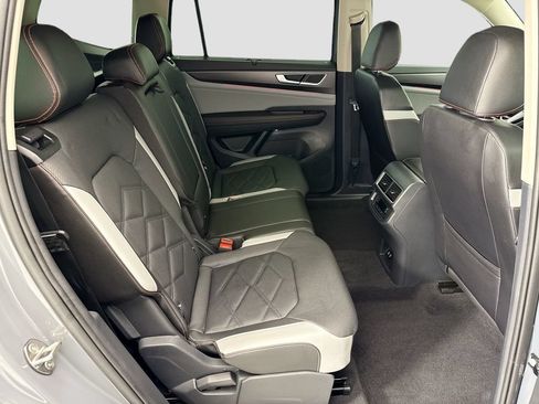 Used 2025 Volkswagen Atlas Peak Edition SE AWD/4WD image 20