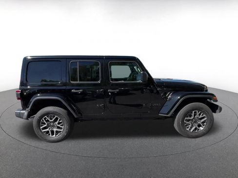 Used 2025 Jeep Wrangler Unlimited Sahara AWD/4WD image 16