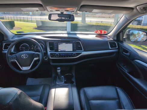 Used 2016 Toyota Highlander XLE image 29
