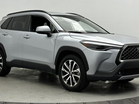 Used 2023 Toyota Corolla Cross XLE w/ Convenience Package image 3