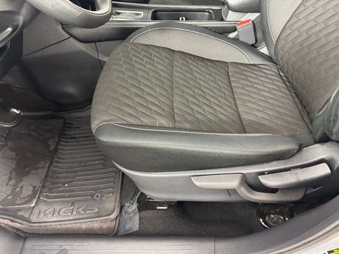 Used 2021 Nissan Kicks SV image 12