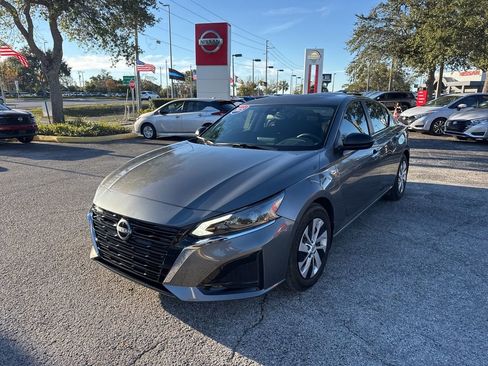 Certified 2025 Nissan Altima 2.5 S image 2