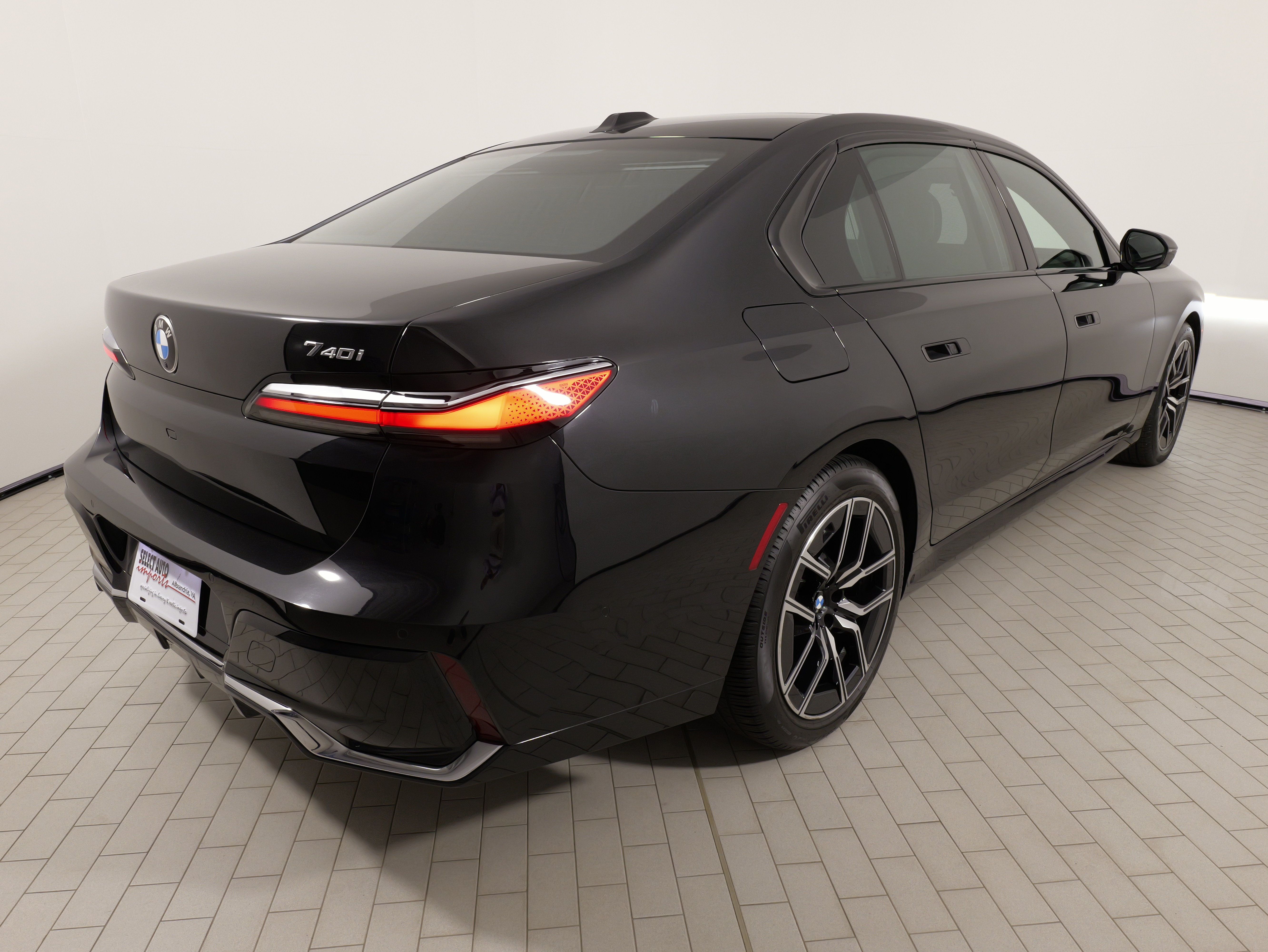 Used 2023 BMW 740i w/ Executive Package RWD image 12