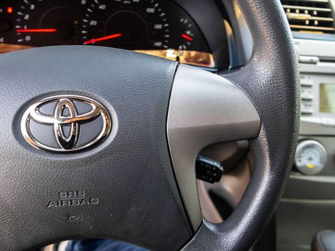 Used 2010 Toyota Camry LE FWD image 30