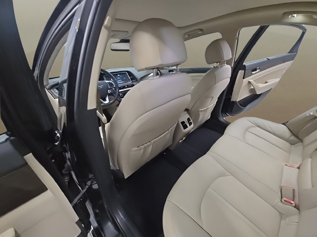 Used 2019 Hyundai Sonata Limited w/ Ultimate Package 02 FWD image 17