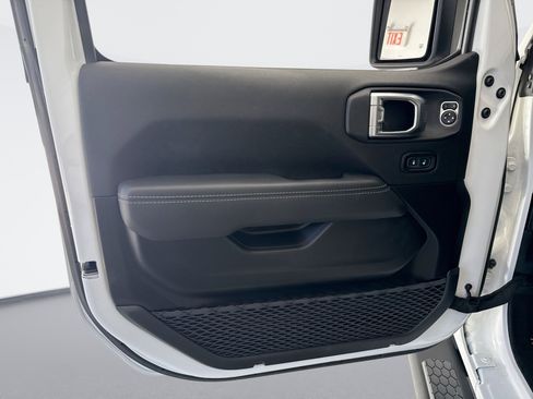 Used 2023 Jeep Wrangler Unlimited Sahara image 9