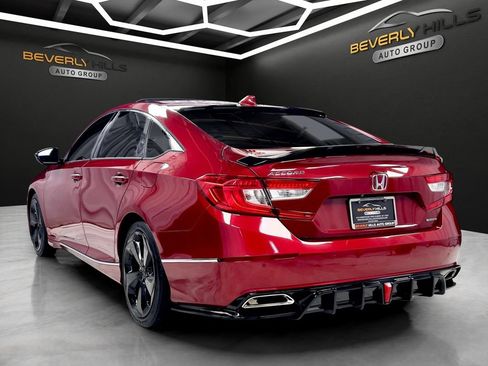 Used 2018 Honda Accord Touring image 3