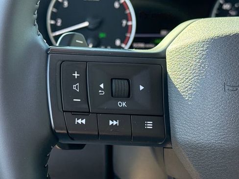 Certified 2025 Nissan Rogue SV image 30