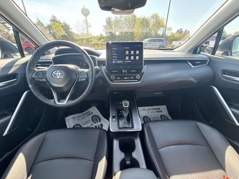 Used 2026 Toyota Corolla Cross XLE AWD/4WD image 21