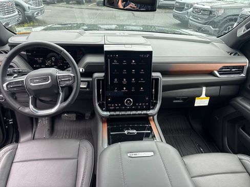 Certified 2025 GMC Yukon XL Denali w/ LPO, Floor Liner Package AWD/4WD image 6
