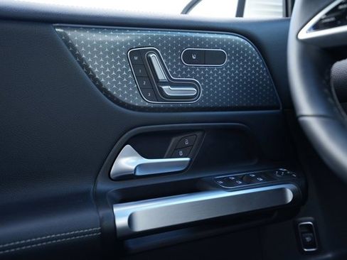 Used 2025 Mercedes-Benz GLB 250 4MATIC image 42