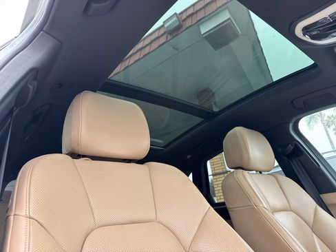 Used 2019 Porsche Macan AWD/4WD image 10