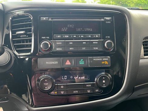 Used 2016 Mitsubishi Outlander SE AWD/4WD image 14
