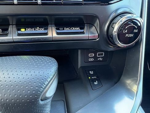 Used 2024 Lexus LX 600 F Sport image 19