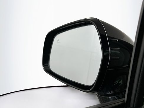 Used 2024 Kia Carnival LX image 16