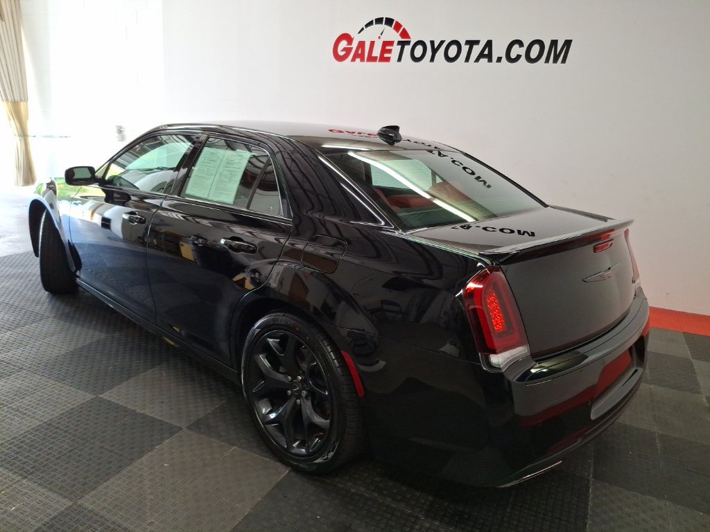 Used 2021 Chrysler 300 S w/ S Model Appearance Package RWD image 10