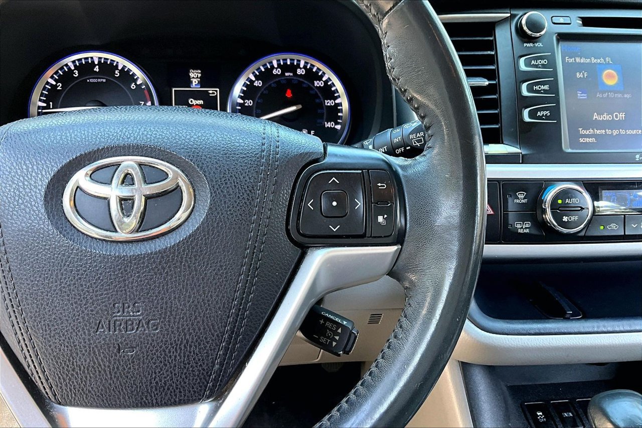 Used 2016 Toyota Highlander XLE FWD image 11