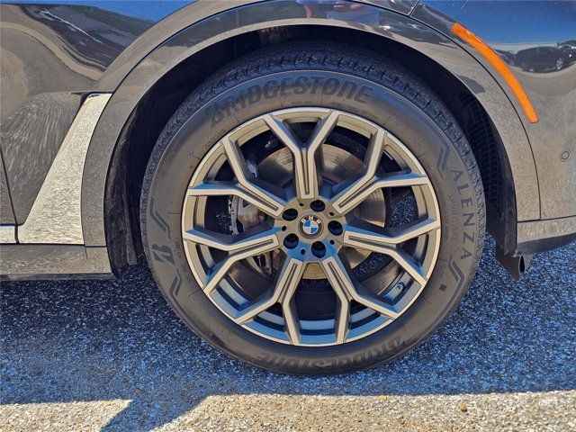 Used 2022 BMW X7 xDrive40i w/ Luxury Seating Package AWD/4WD image 17