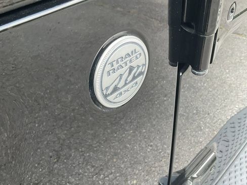 Used 2020 Jeep Gladiator Overland AWD/4WD image 13