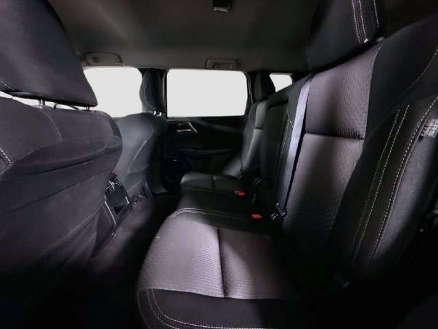 Used 2025 Mitsubishi Outlander ES FWD image 24