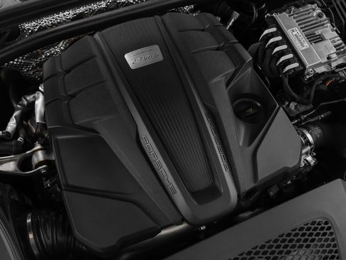Certified 2023 Porsche Macan S AWD/4WD image 18