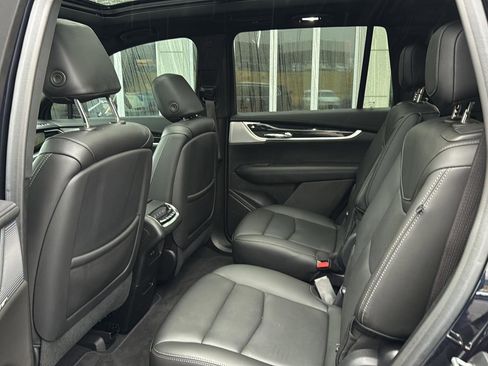 Used 2021 Cadillac XT6 Premium Luxury image 9